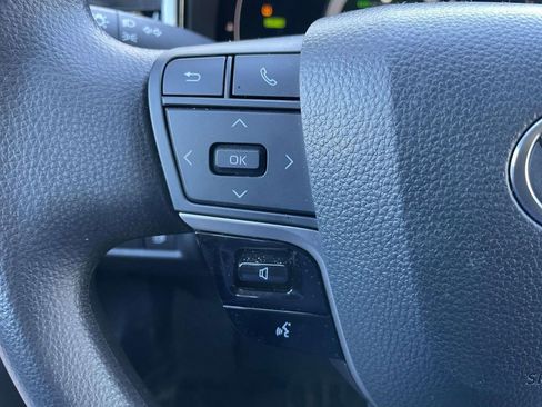 Used 2025 Toyota Camry LE image 32