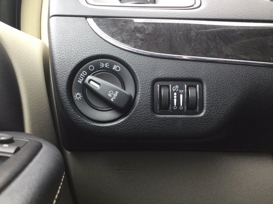 Used 2015 Chrysler Town & Country Touring w/ Driver Convenience Group FWD image 39