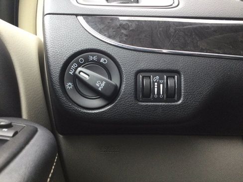 Used 2015 Chrysler Town & Country Touring w/ Driver Convenience Group FWD image 39