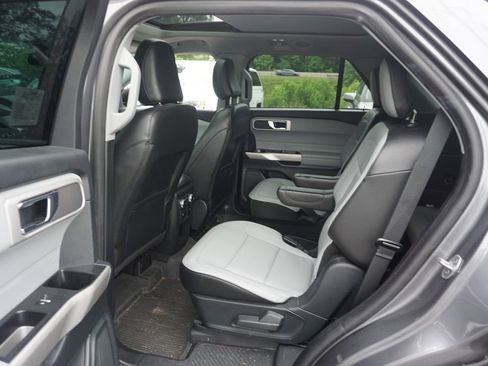 Used 2021 Ford Explorer XLT w/ Equipment Group 202A AWD/4WD image 15