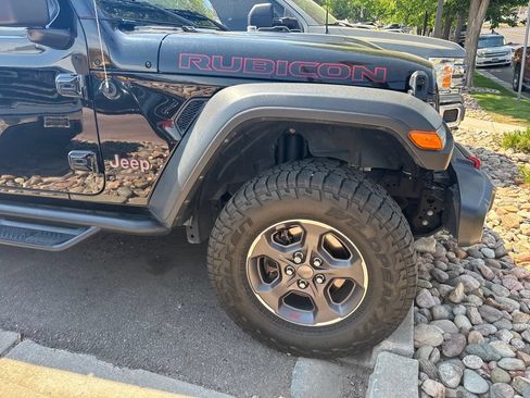 Used 2023 Jeep Gladiator Rubicon w/ LED Lighting Group AWD/4WD image 4