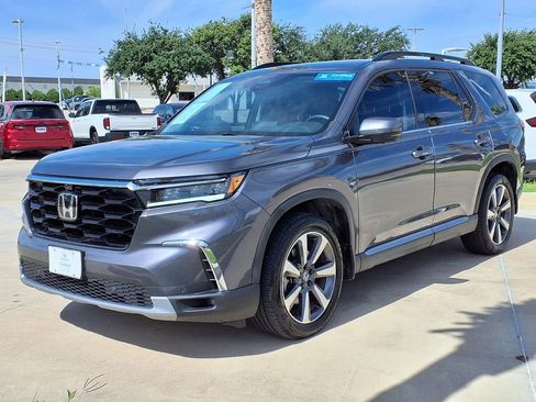 Used 2025 Honda Pilot Elite image 3