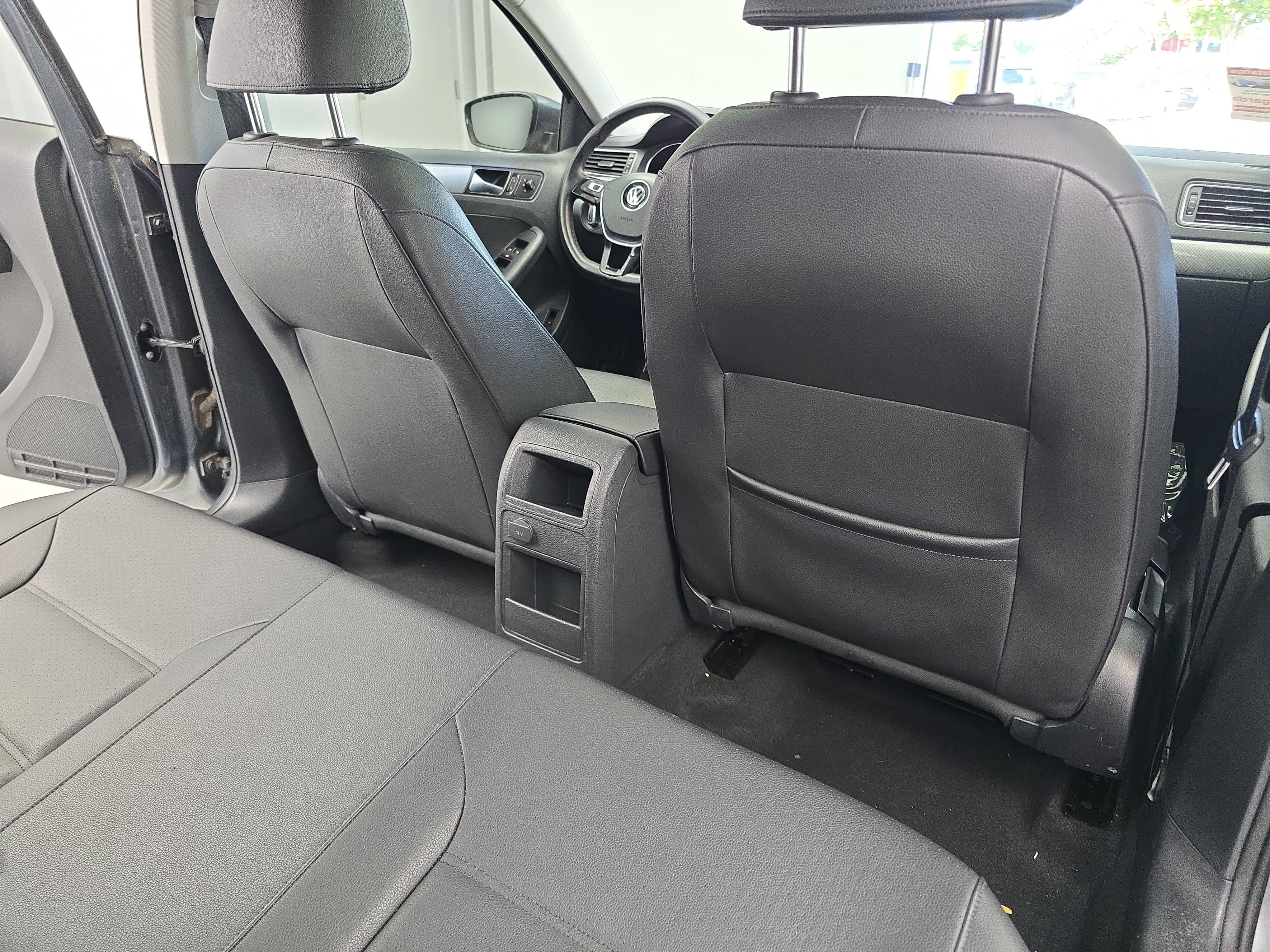 Used 2017 Volkswagen Jetta SE FWD image 11