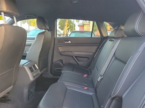 Certified 2022 Volkswagen Atlas Cross Sport SE image 7