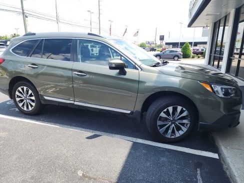 Used 2017 Subaru Outback 2.5i Touring w/ Popular Package #5A AWD/4WD image 4