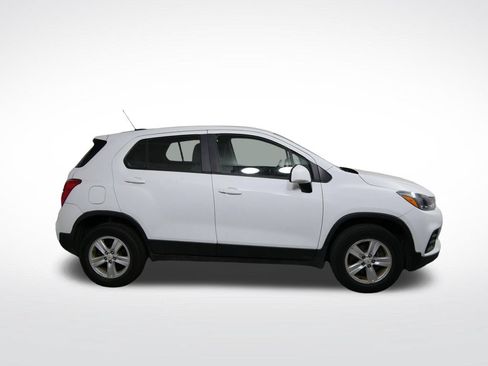 Used 2017 Chevrolet Trax LS AWD/4WD image 2