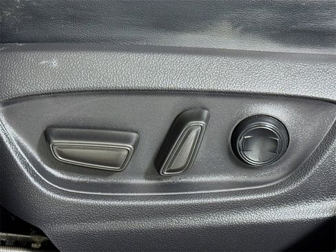 Used 2020 Toyota Prius XLE image 15