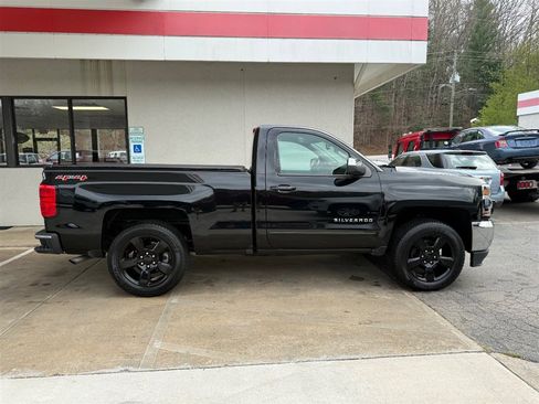 Used 2017 Chevrolet Silverado 1500 LT w/ LT Convenience Package image 2