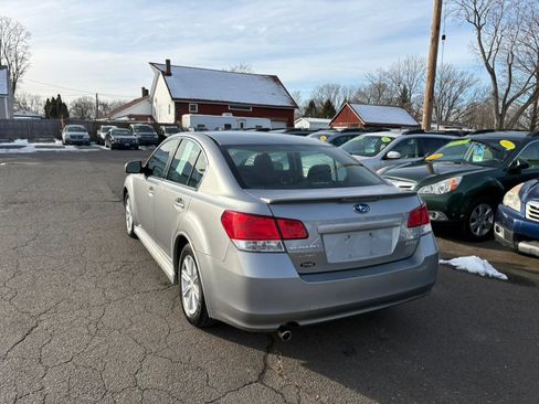 Used 2010 Subaru Legacy 2.5i Premium image 3