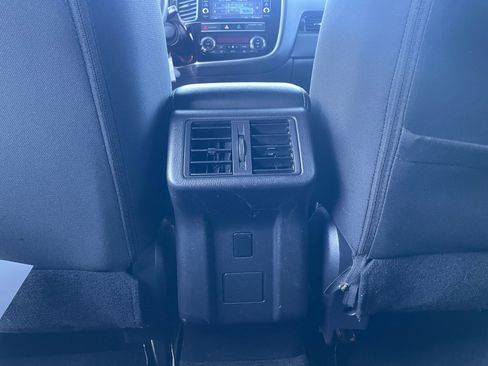 Used 2019 Mitsubishi Outlander ES image 32
