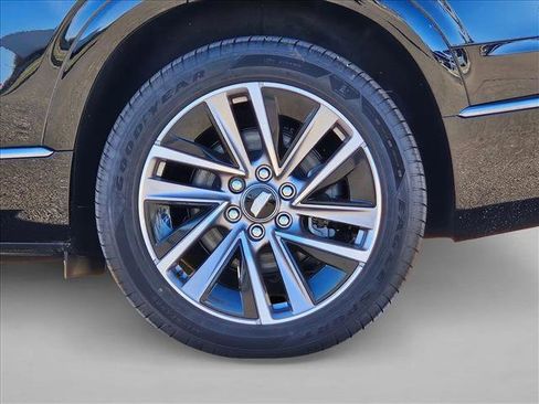 New 2026 Cadillac Vistiq Premium Luxury AWD/4WD image 10