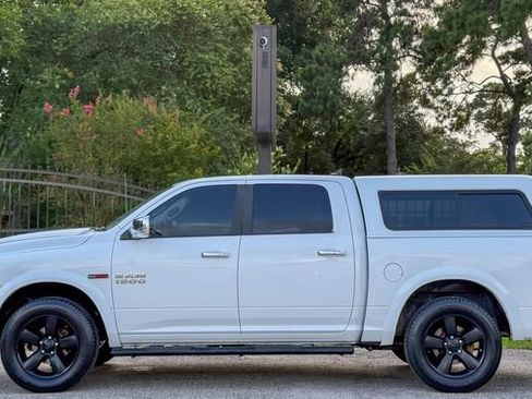 Used 2015 RAM 1500 Laramie w/ Convenience Group AWD/4WD image 3