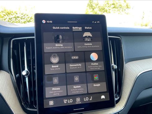 New 2026 Volvo XC60 T8 Plus w/ Climate Package PRO AWD/4WD image 22
