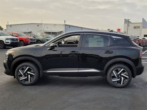 New 2026 Nissan Kicks SV w/ SV Premium Package image 4