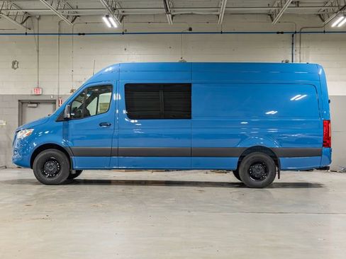 Used 2024 Mercedes-Benz Sprinter 2500 image 2