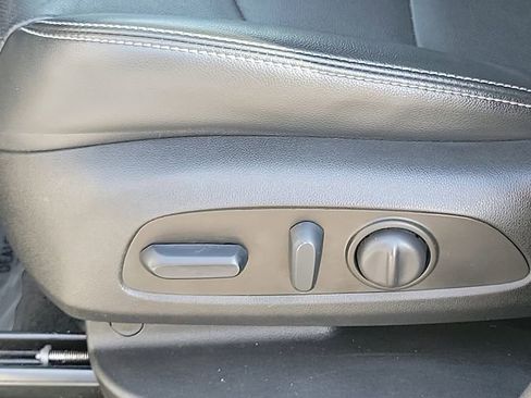 Used 2023 GMC Terrain SLT w/ Infotainment Package II image 16