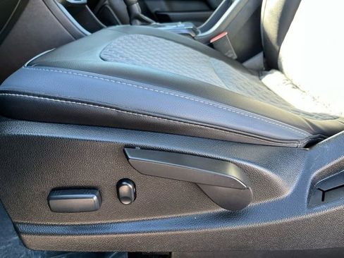 Used 2016 Chevrolet Colorado Z71 image 16