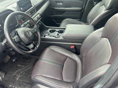 Used 2025 Honda Pilot Black Edition image 11