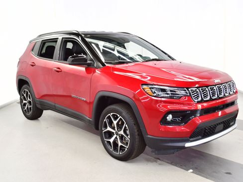 Used 2025 Jeep Compass Limited AWD/4WD image 2