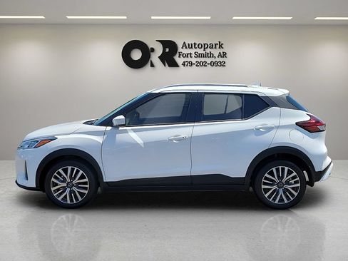 Used 2024 Nissan Kicks SV FWD image 3
