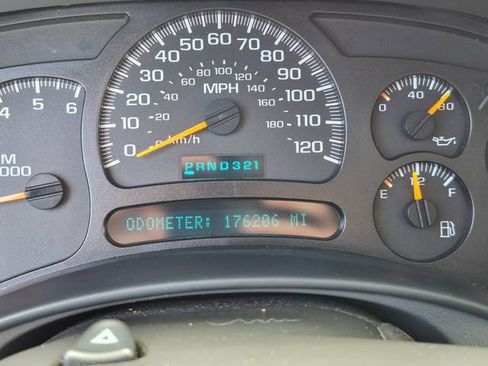 Used 2005 Chevrolet Tahoe Z71 w/ Preferred Equipment Group AWD/4WD image 32