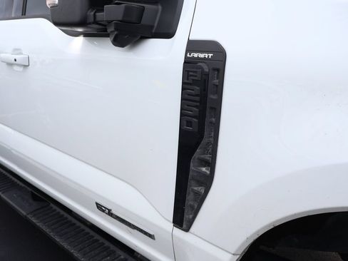 Used 2023 Ford F250 Lariat w/ Sport Appearance Package AWD/4WD image 8