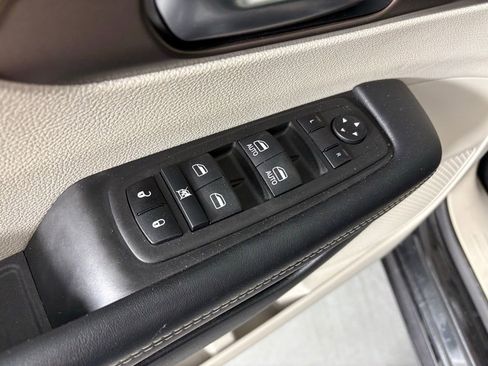 Used 2023 Chrysler Voyager LX image 18