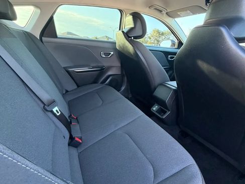Used 2025 Kia K4 FWD image 17