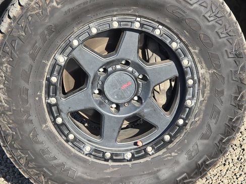 Used 2018 Toyota Tacoma TRD Off-Road image 45