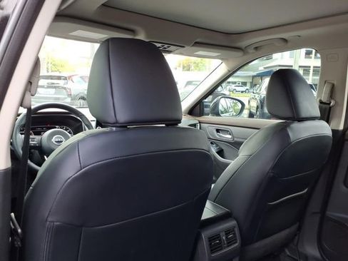 Used 2023 Nissan Rogue SV w/ SV Premium B Package FWD image 10
