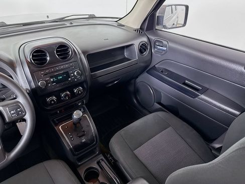 Used 2016 Jeep Patriot Sport w/ Power Value Group AWD/4WD image 22