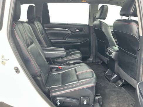 Used 2019 Toyota Highlander SE AWD/4WD image 23