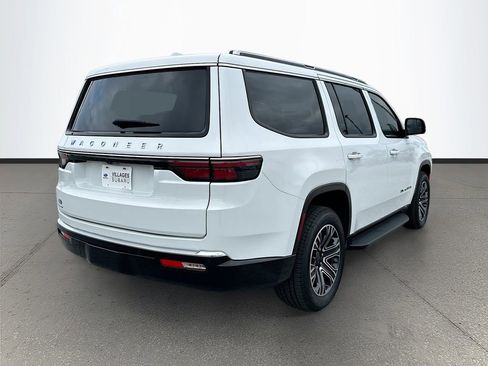 Used 2023 Jeep Wagoneer 4WD w/ Premium Group I image 7