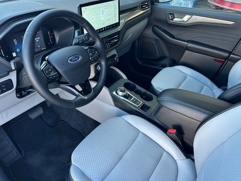 New 2025 Ford Escape SE FWD image 9