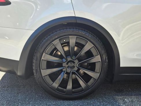 Used 2023 Tesla Model X image 16