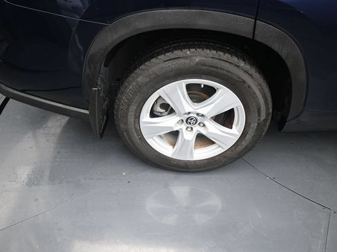Used 2023 Toyota Highlander LE AWD/4WD image 10