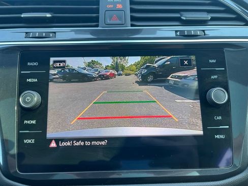 Used 2022 Volkswagen Tiguan SEL R-Line AWD/4WD image 19