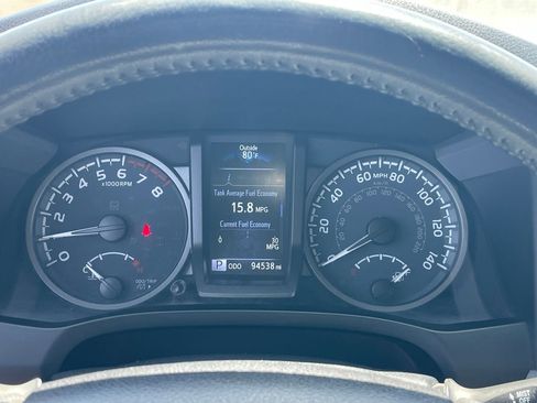 Used 2021 Toyota Tacoma TRD Off-Road w/ Technology Package AWD/4WD image 11