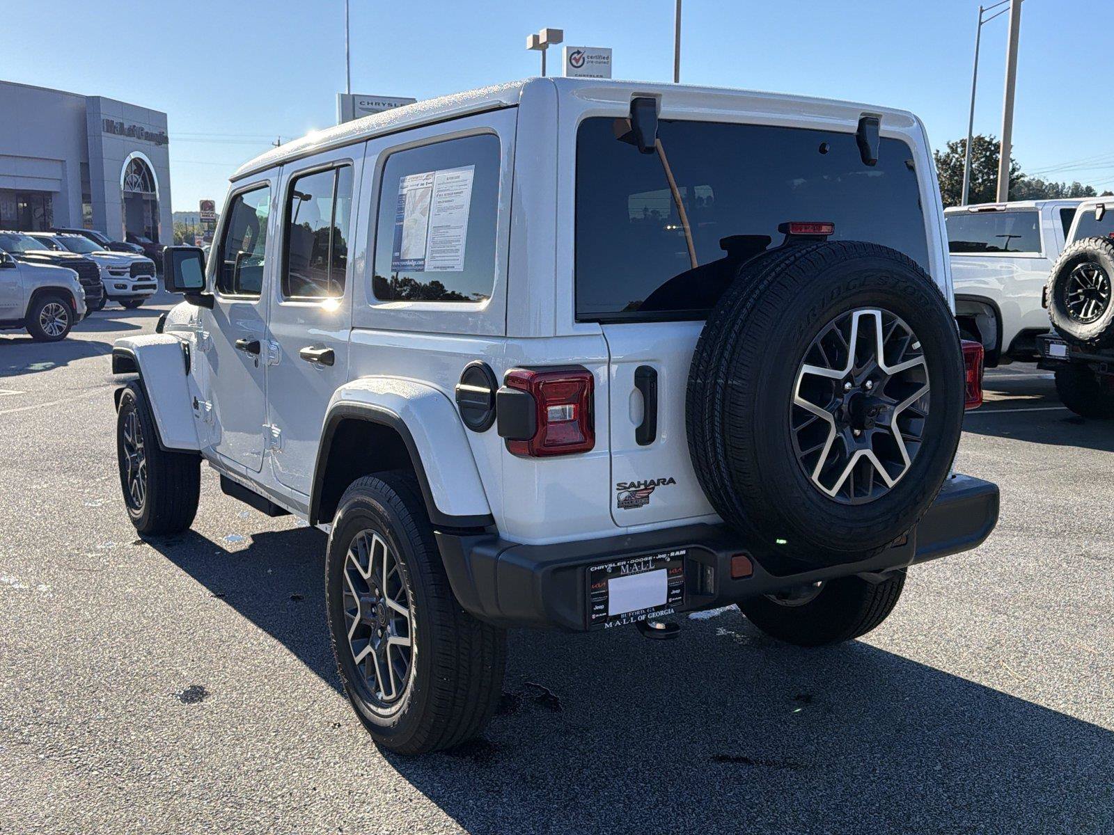 Used 2026 Jeep Wrangler Unlimited Sahara AWD/4WD image 7