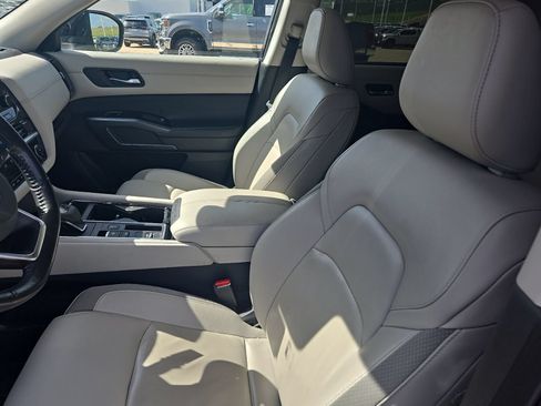 Used 2022 Nissan Pathfinder SL FWD image 9