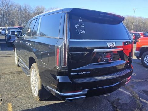 Used 2025 Cadillac Escalade Premium Luxury image 4