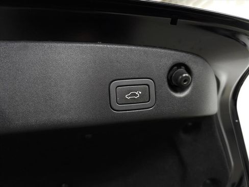 Used 2016 Jaguar XJ L Portfolio image 8