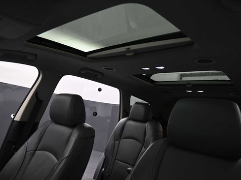 Used 2020 Buick Enclave Premium w/ Sun and Sites Package image 11