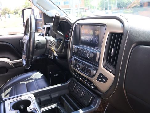 Used 2015 GMC Sierra 2500 Denali w/ Duramax Plus Package AWD/4WD image 9
