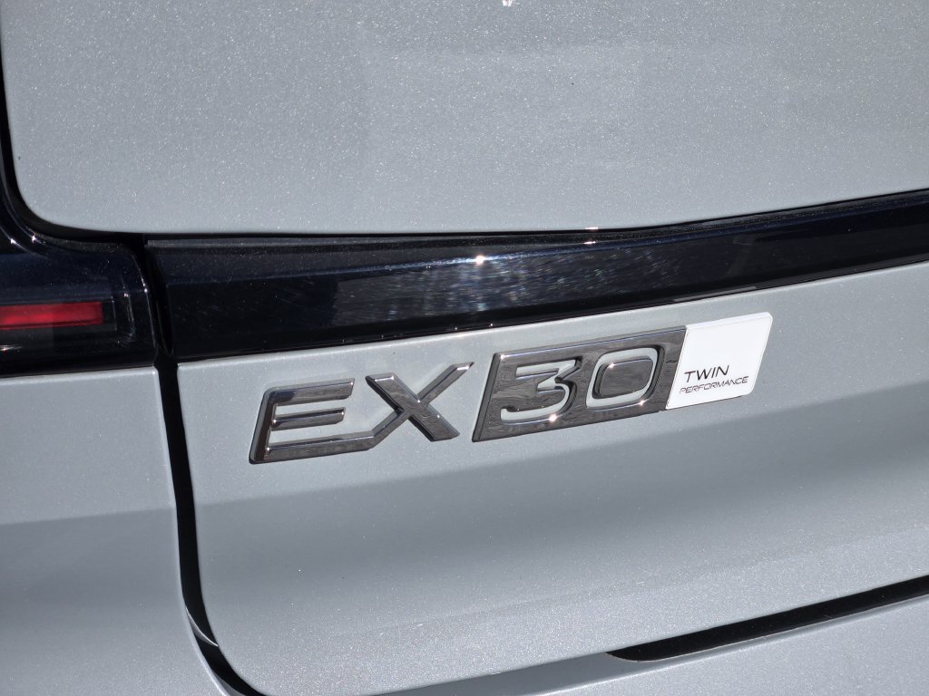 Used 2025 Volvo EX30 Plus w/ Protection Package Premier AWD/4WD image 13