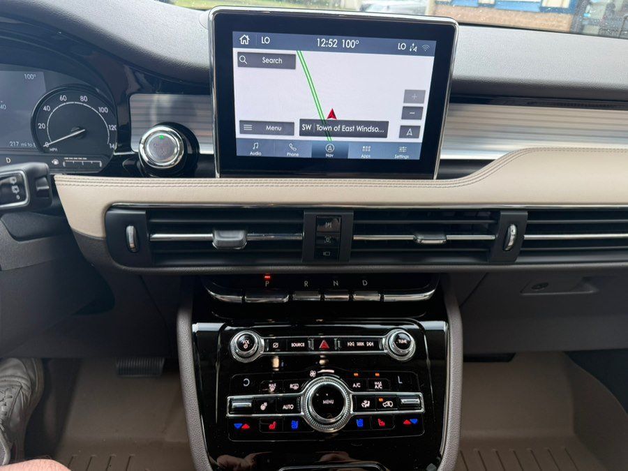 Used 2020 Lincoln Corsair AWD w/ Premium Package image 18