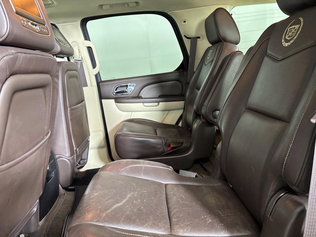 Used 2014 Cadillac Escalade Platinum AWD/4WD image 21