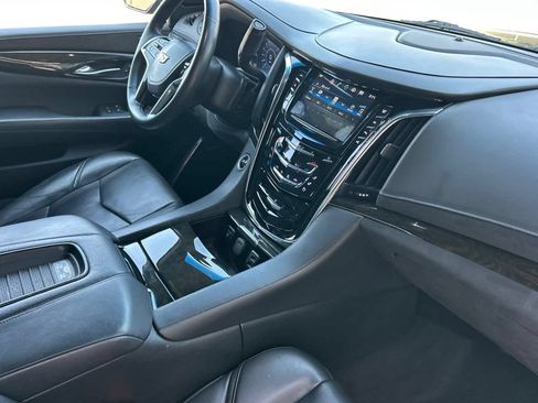 Used 2018 Cadillac Escalade Platinum AWD/4WD image 19
