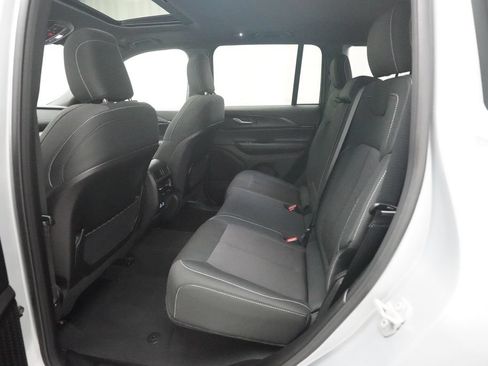 Used 2025 Jeep Grand Cherokee Laredo X w/ Luxury Tech Group I AWD/4WD image 16