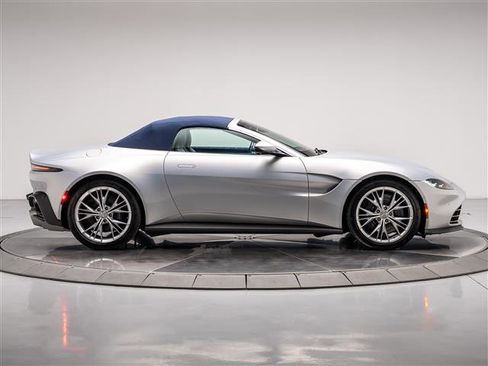 Used 2023 Aston Martin V8 Vantage Roadster image 21